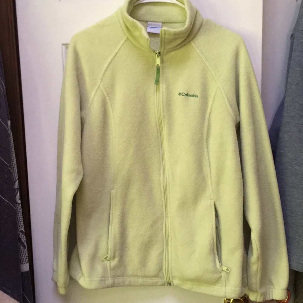 Columbia pale green fleece jacket. Full zip front. Zip pockets. Inside pockets.